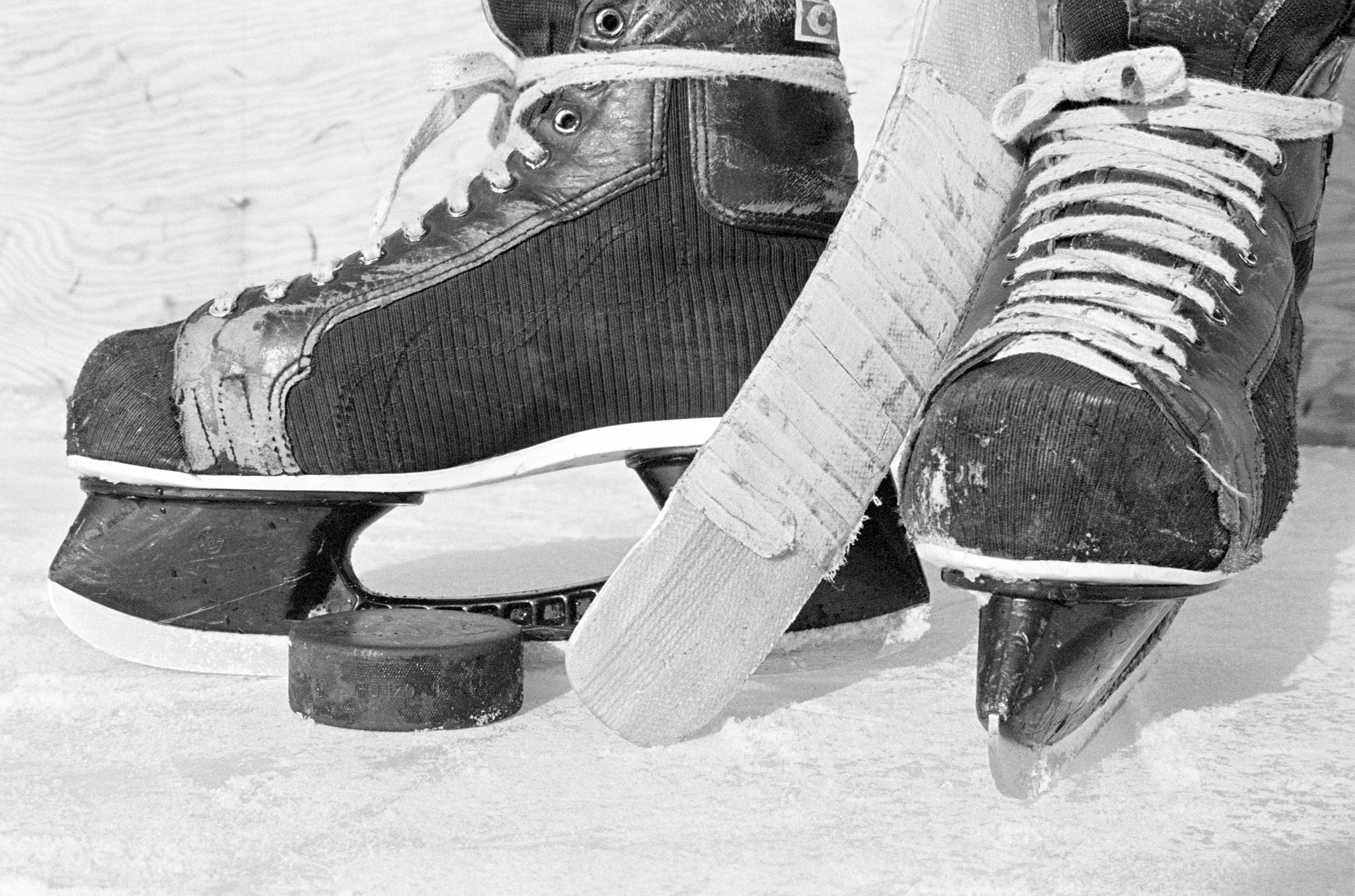 Ice hockey skate. Коньки хоккейные Torspo 221. Коньки бегаши 1965. Советские хоккейные коньки.